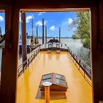 Πλωτό κατάλυμα Boat Bliss On The Zandmeren Kerkdriel