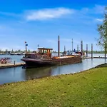 Boat Bliss On The Zandmeren Kerkdriel
