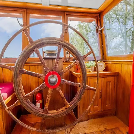 Luxury Boat In *