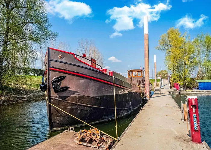 Boat Bliss On The Zandmeren 3*