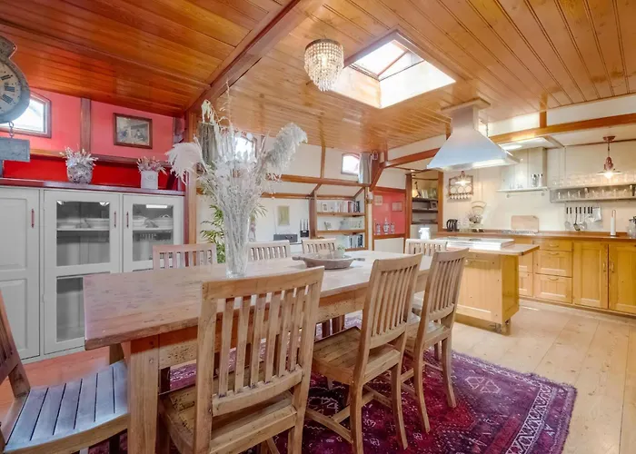 Boat Bliss On The Zandmeren Botel