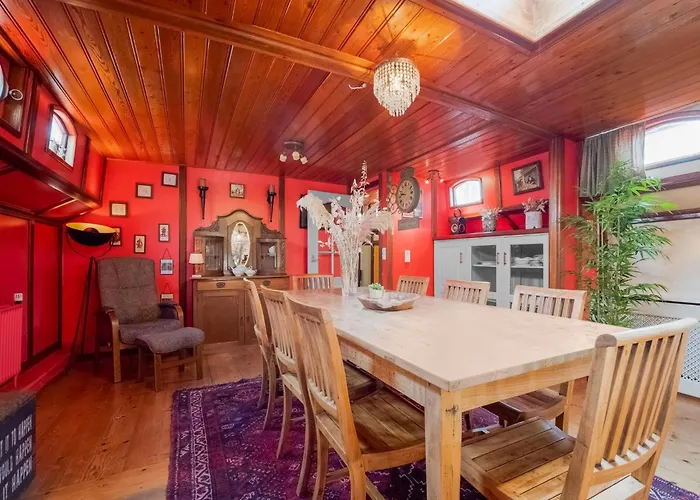 Boat Bliss On The Zandmeren Botel 3*