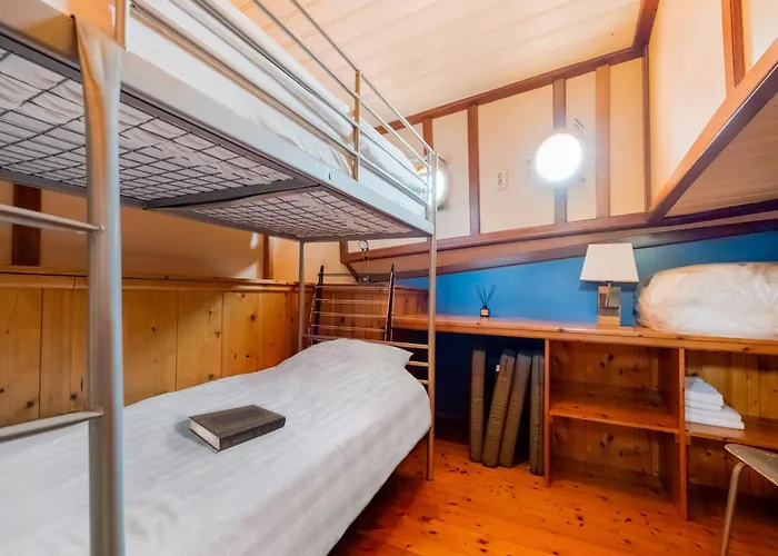 Boat Bliss On The Zandmeren Botel