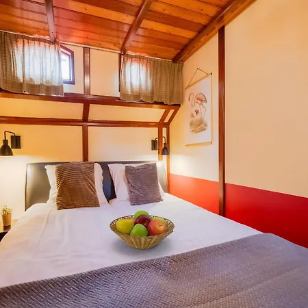 Boat Bliss On The Zandmeren Botel