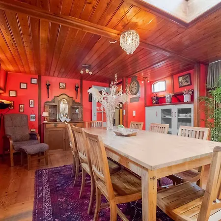 Boat Bliss On The Zandmeren Botel 3*