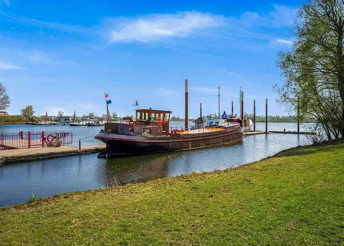 Boat Bliss On The Zandmeren Kerkdriel